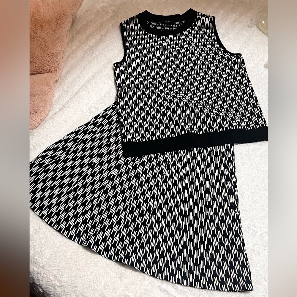 Ann Taylor Sleeveless and Skirt Stretchy Black White Tank